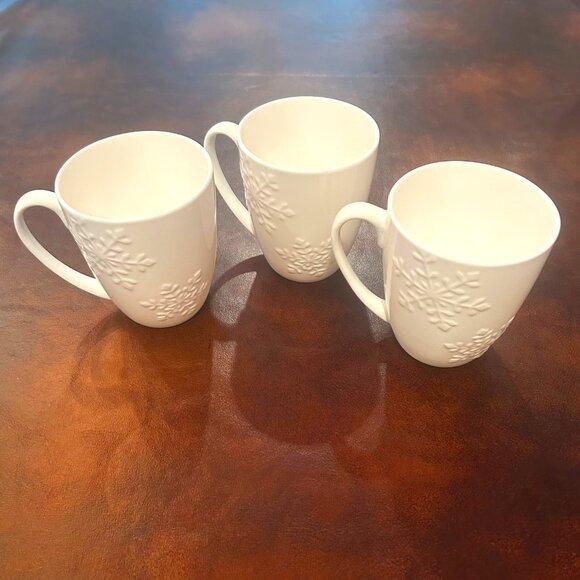 NWOT La Rochelle 3D Snowflake Christmas Mugs Fine Porcelain Mugs Set of 3 - Picture 1 of 8
